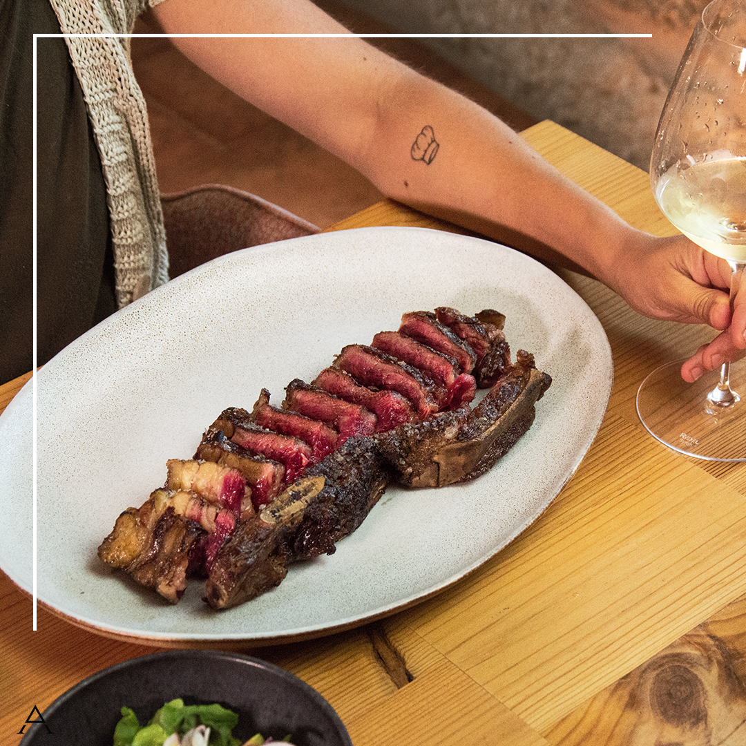 Chuletón madurado loncheado en Albanta Cocina de Leña, Pontevedra