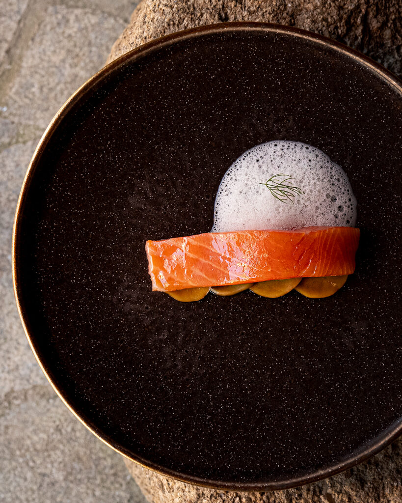 Pase de salmón en el menú degustación de Albanta Cocina de Leña, Vilaboa Pontevedra